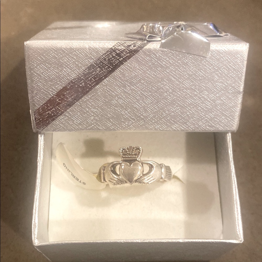 Vintage Irish Claddagh Ring. 925 Sterling Silver. Made in Ireland. NWT. Size 8.5